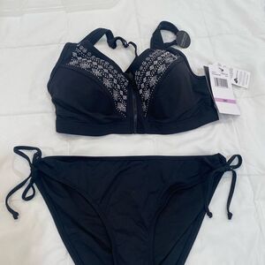 Elegant Black Bikini with Lace Trim and Adjustable Side-Ties